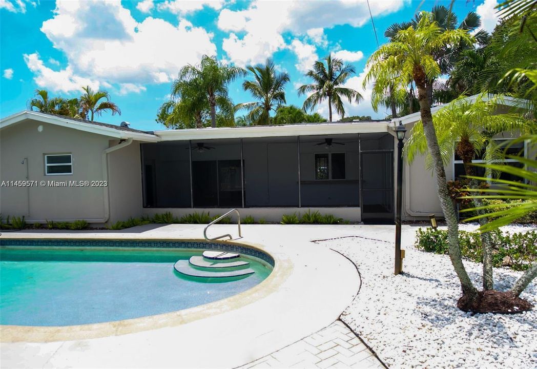 Recently Rented: $5,875 (4 beds, 3 baths, 2327 Square Feet)