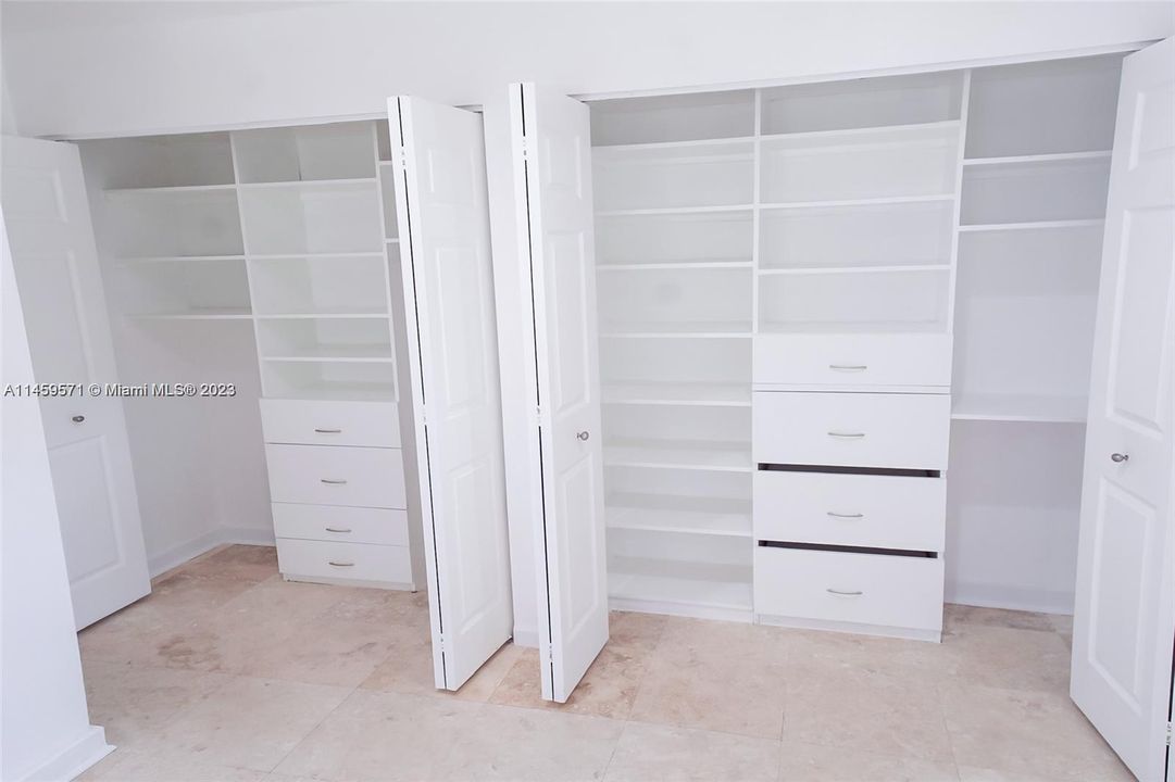 Recently Rented: $5,875 (4 beds, 3 baths, 2327 Square Feet)