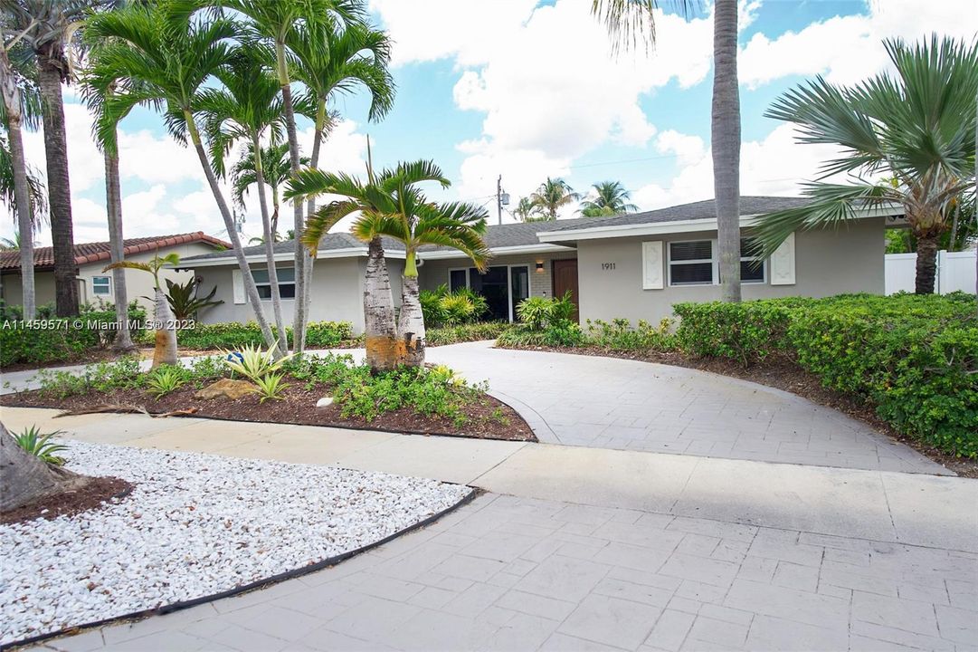 Recently Rented: $5,875 (4 beds, 3 baths, 2327 Square Feet)