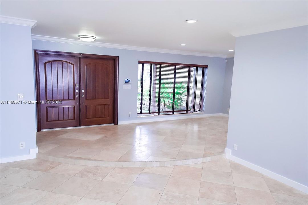 Recently Rented: $5,875 (4 beds, 3 baths, 2327 Square Feet)