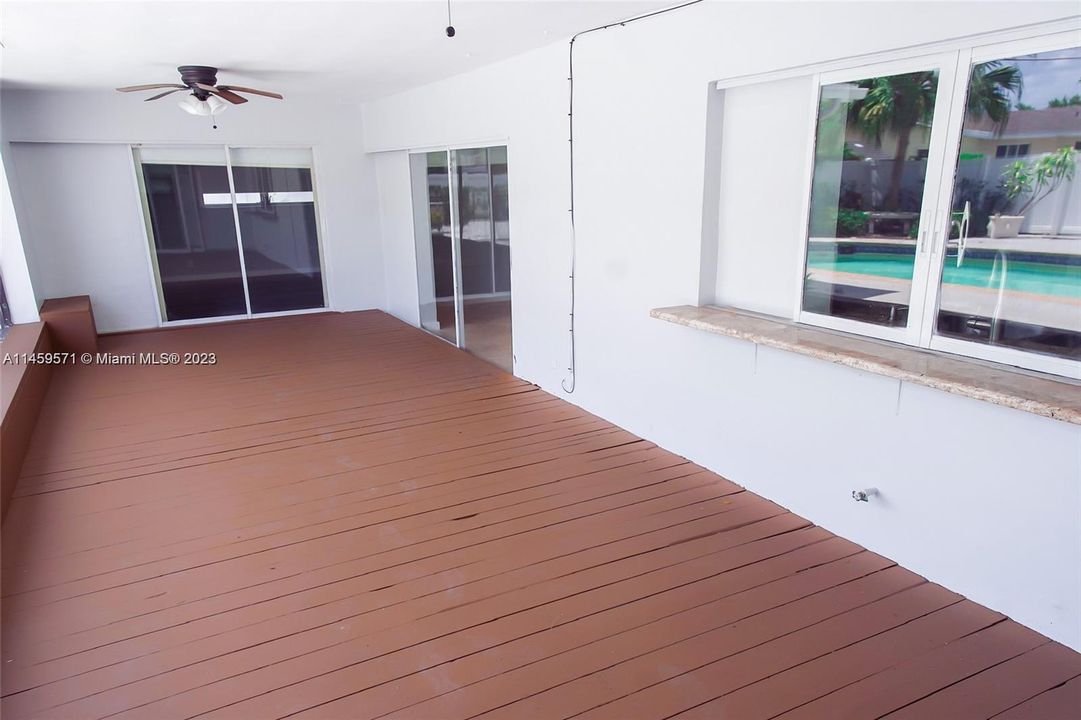 Recently Rented: $5,875 (4 beds, 3 baths, 2327 Square Feet)