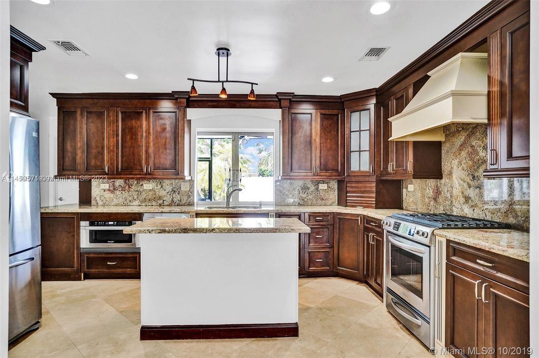 Recently Rented: $5,875 (4 beds, 3 baths, 2327 Square Feet)