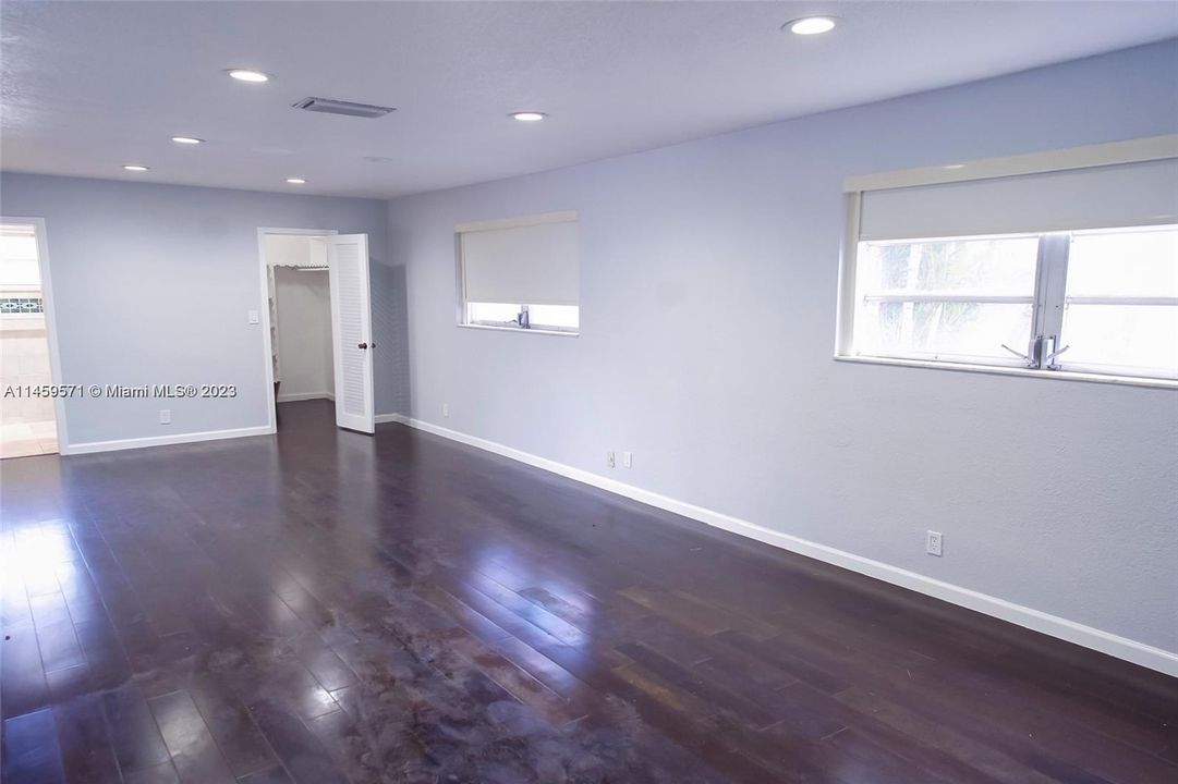 Recently Rented: $5,875 (4 beds, 3 baths, 2327 Square Feet)