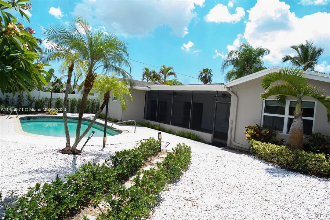 Recently Rented: $5,875 (4 beds, 3 baths, 2327 Square Feet)