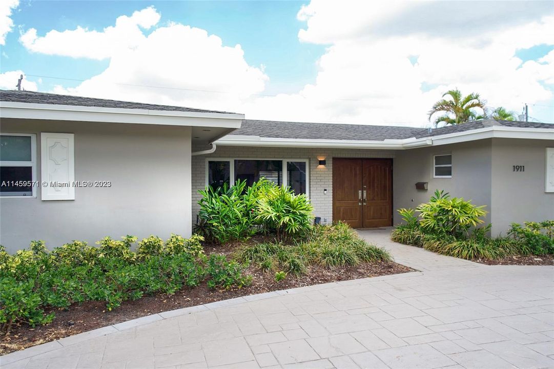 Recently Rented: $5,875 (4 beds, 3 baths, 2327 Square Feet)