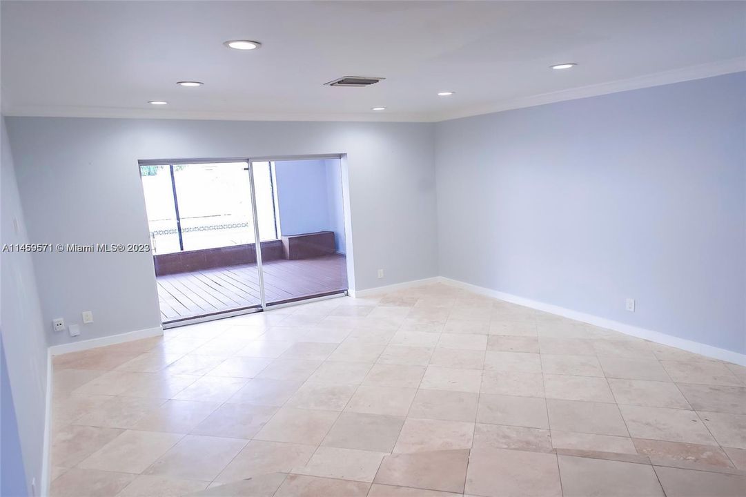 Recently Rented: $5,875 (4 beds, 3 baths, 2327 Square Feet)