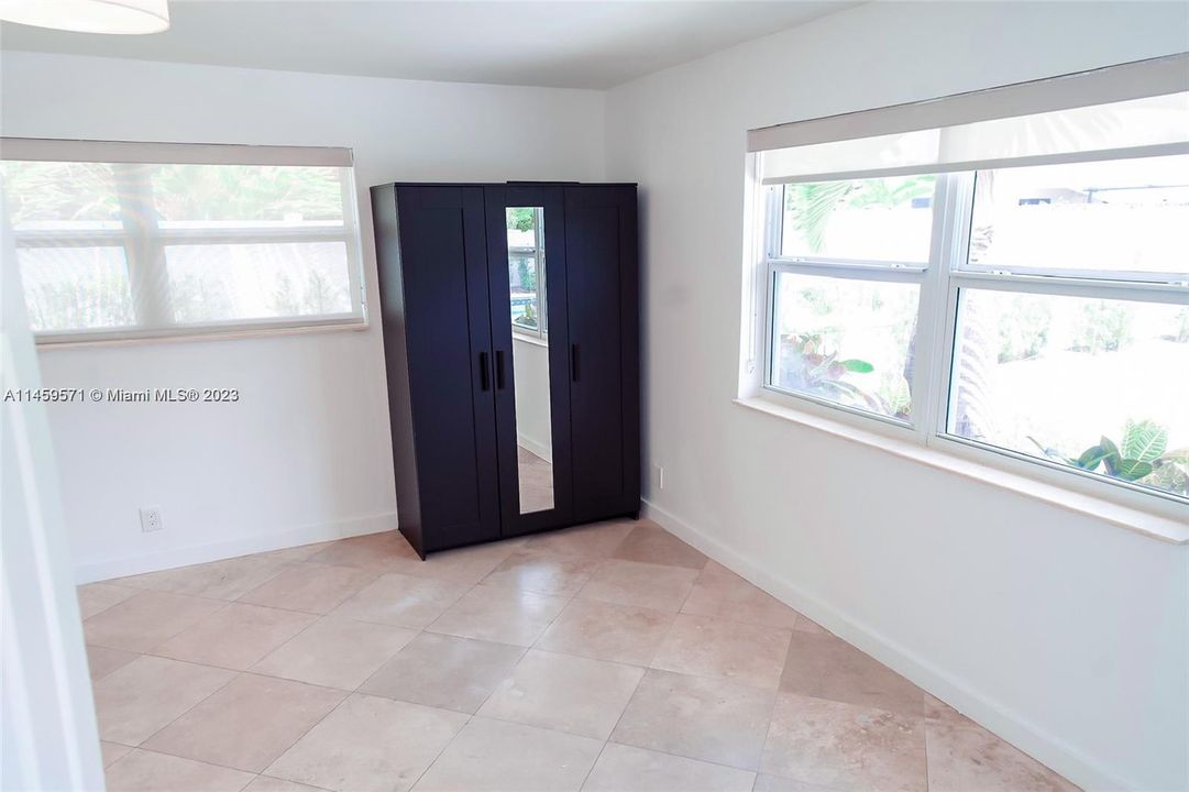 Recently Rented: $5,875 (4 beds, 3 baths, 2327 Square Feet)