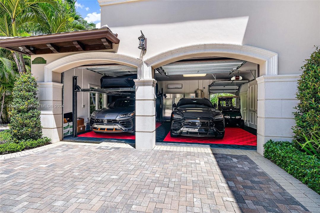 Garage with Lifts
