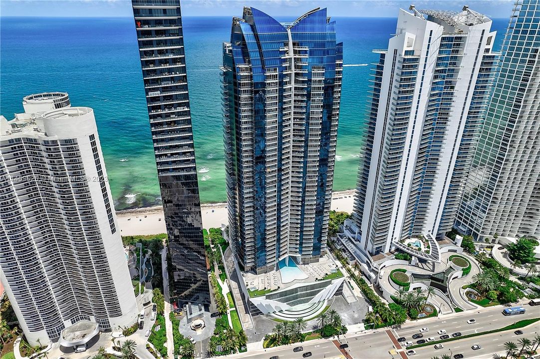 Недавно продано: $2,200,000 (2 спален, 3 ванн, 1487 Квадратных фут)