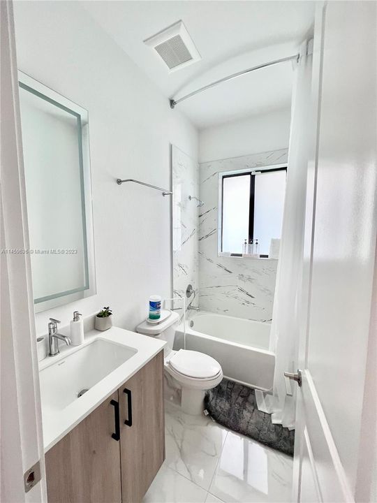 Recently Sold: $980,000 (4 beds, 3 baths, 2511 Square Feet)