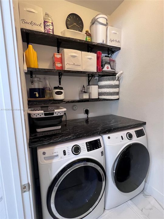 Recently Sold: $980,000 (4 beds, 3 baths, 2511 Square Feet)