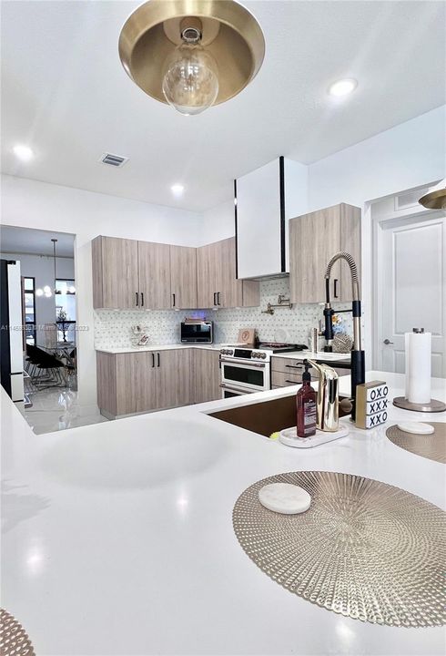 Recently Sold: $980,000 (4 beds, 3 baths, 2511 Square Feet)