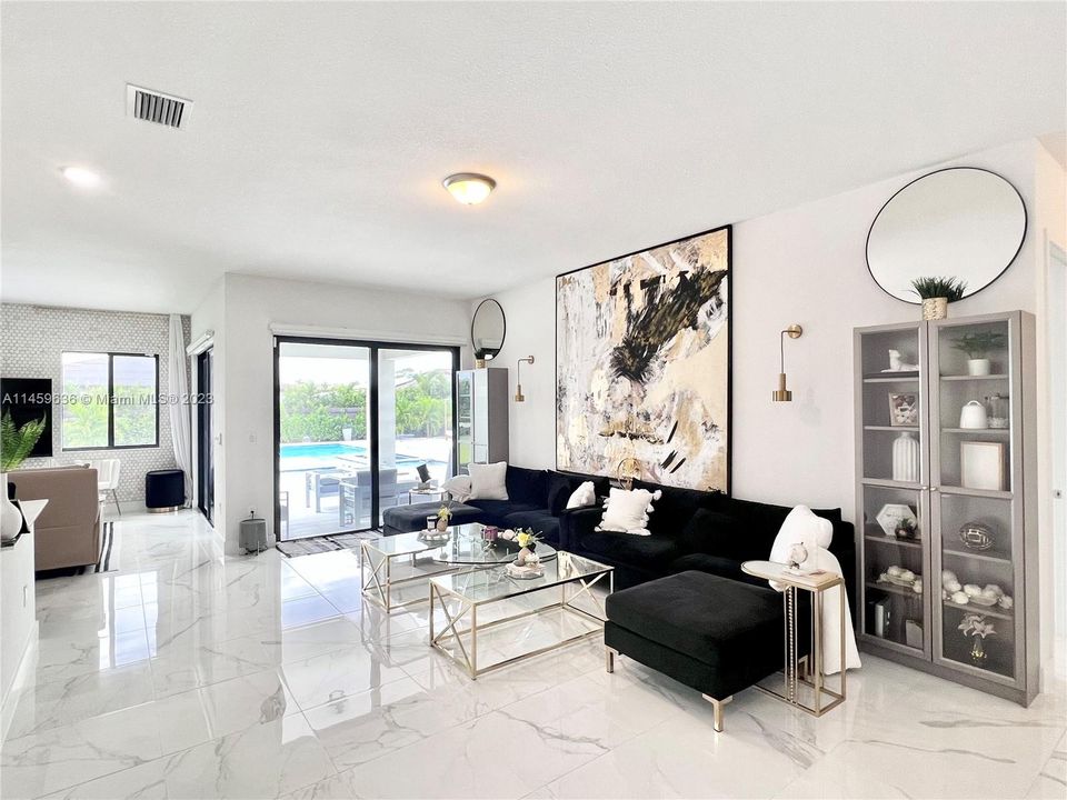 Recently Sold: $980,000 (4 beds, 3 baths, 2511 Square Feet)