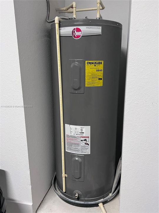 Recently Sold: $980,000 (4 beds, 3 baths, 2511 Square Feet)