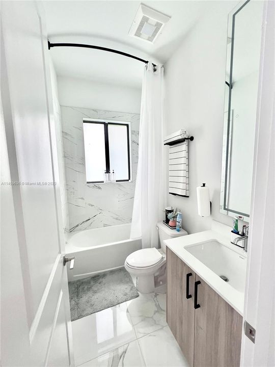 Recently Sold: $980,000 (4 beds, 3 baths, 2511 Square Feet)