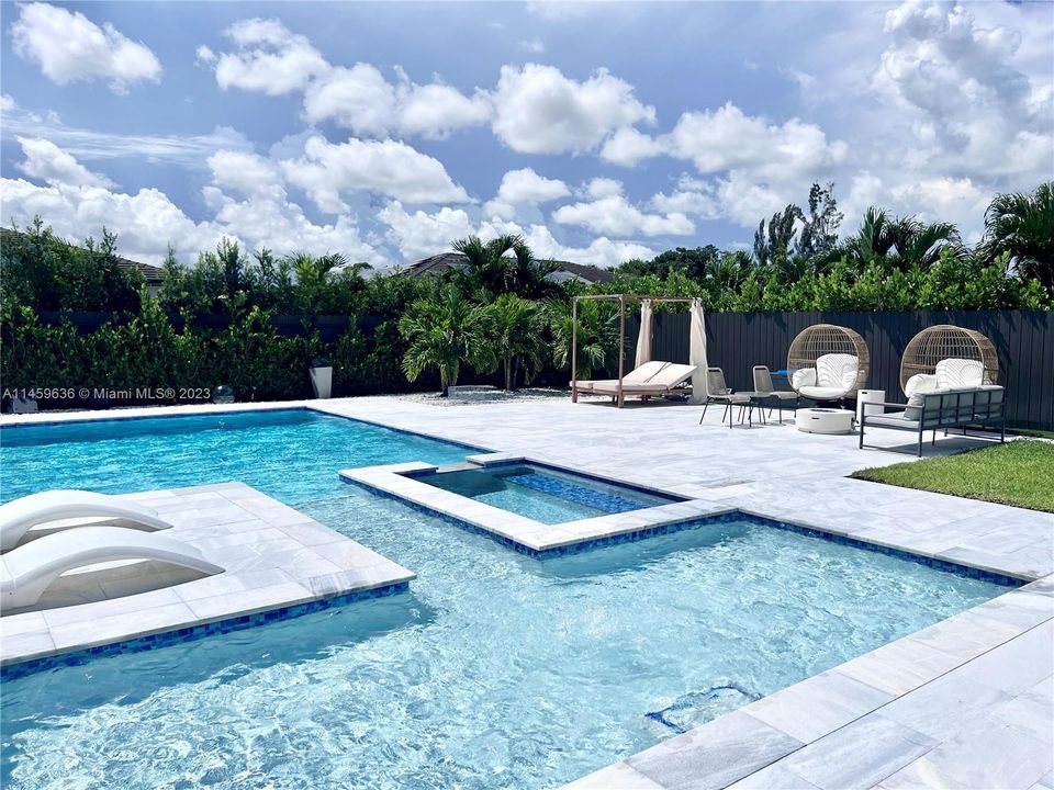 Recently Sold: $980,000 (4 beds, 3 baths, 2511 Square Feet)