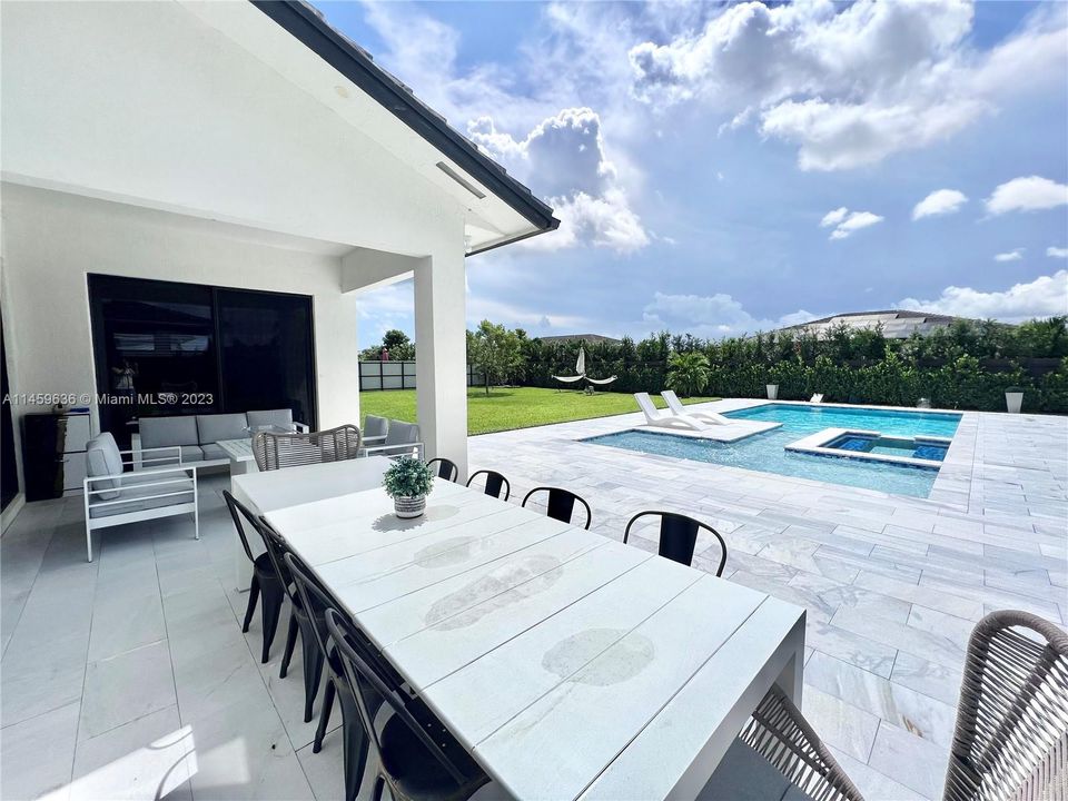 Recently Sold: $980,000 (4 beds, 3 baths, 2511 Square Feet)