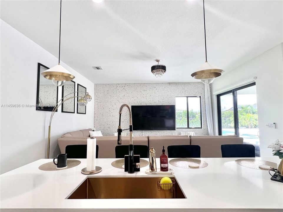 Recently Sold: $980,000 (4 beds, 3 baths, 2511 Square Feet)