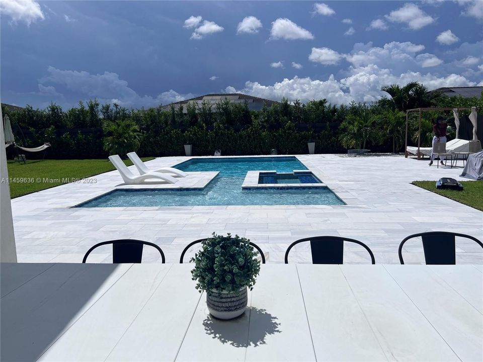 Recently Sold: $980,000 (4 beds, 3 baths, 2511 Square Feet)