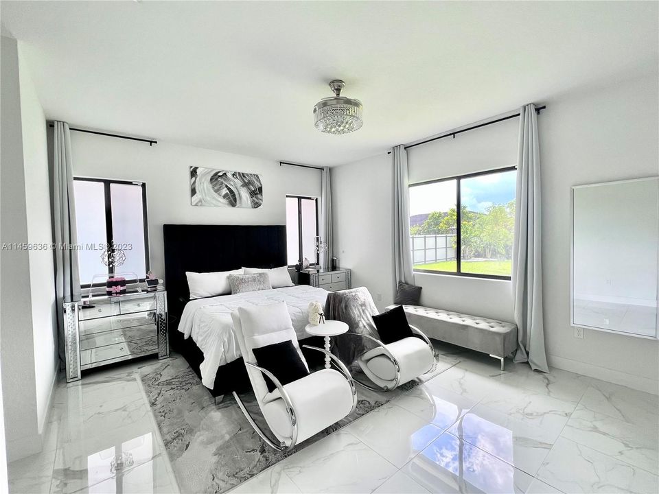 Recently Sold: $980,000 (4 beds, 3 baths, 2511 Square Feet)