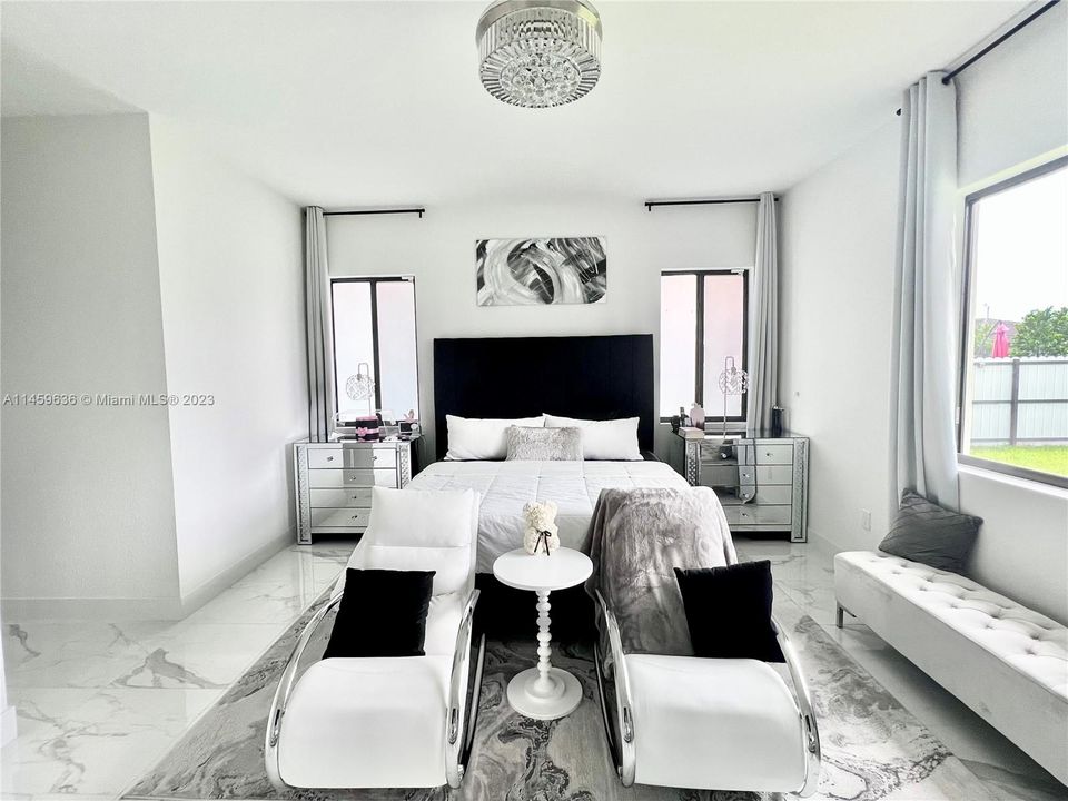 Recently Sold: $980,000 (4 beds, 3 baths, 2511 Square Feet)