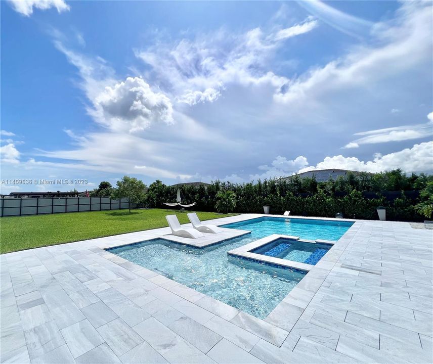 Recently Sold: $980,000 (4 beds, 3 baths, 2511 Square Feet)