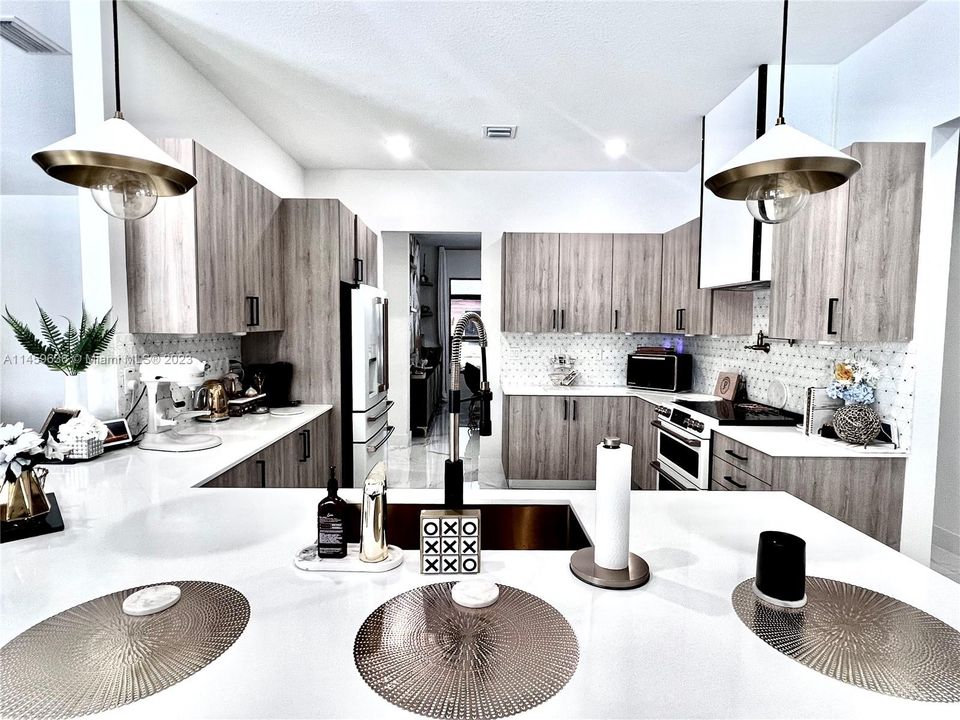 Recently Sold: $980,000 (4 beds, 3 baths, 2511 Square Feet)