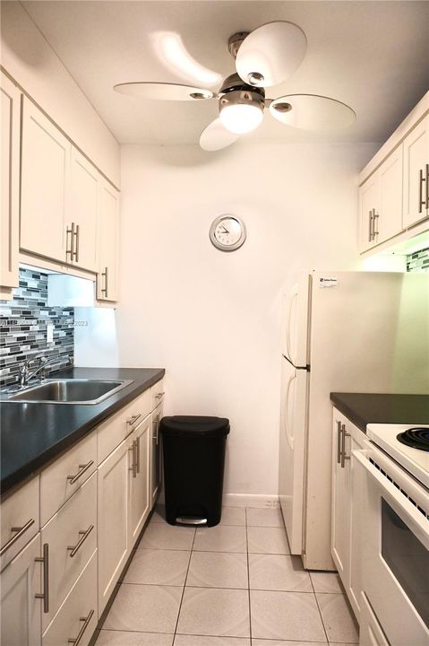 For Sale: $88,900 (1 beds, 1 baths, 620 Square Feet)