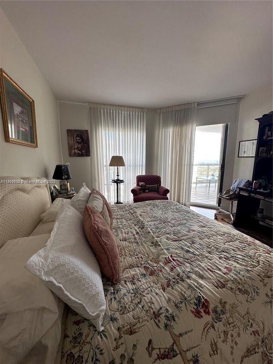 Recently Sold: $550,000 (2 beds, 2 baths, 1622 Square Feet)