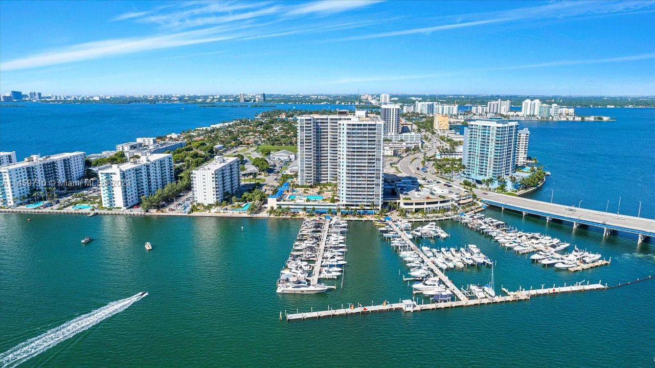 For Sale: $369,000 (1 beds, 1 baths, 705 Square Feet)