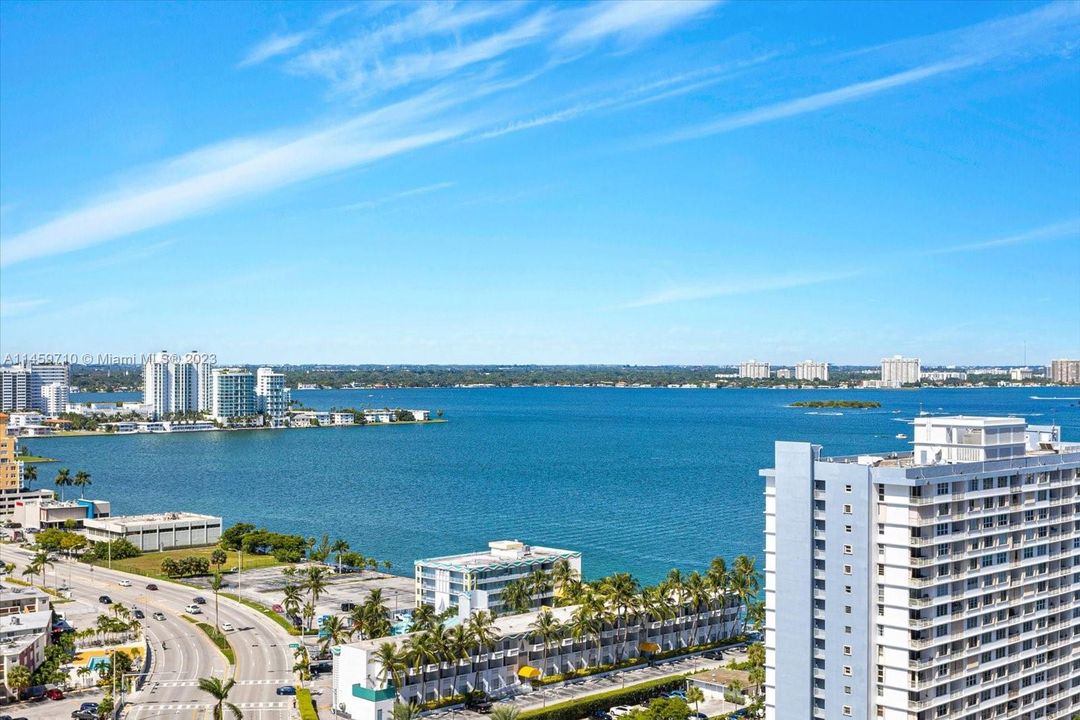 For Sale: $369,000 (1 beds, 1 baths, 705 Square Feet)