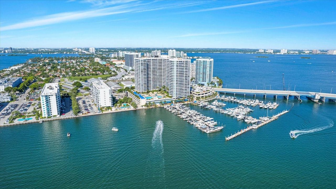 For Sale: $369,000 (1 beds, 1 baths, 705 Square Feet)