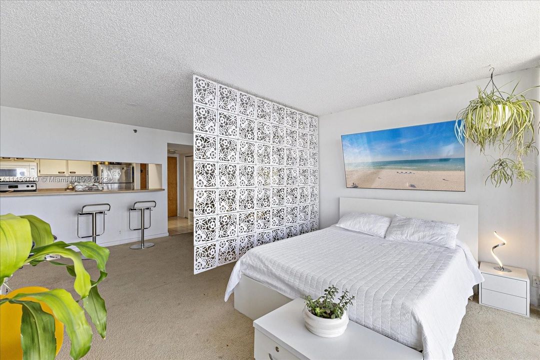 For Sale: $369,000 (1 beds, 1 baths, 705 Square Feet)