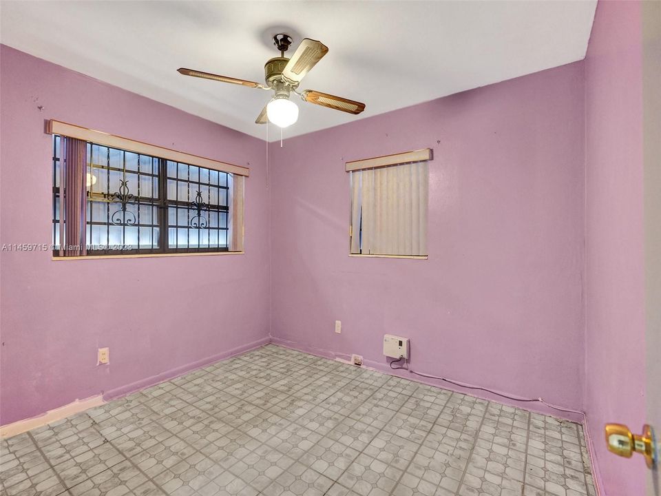 Vendido Recientemente: $430,000 (3 camas, 2 baños, 1258 Pies cuadrados)