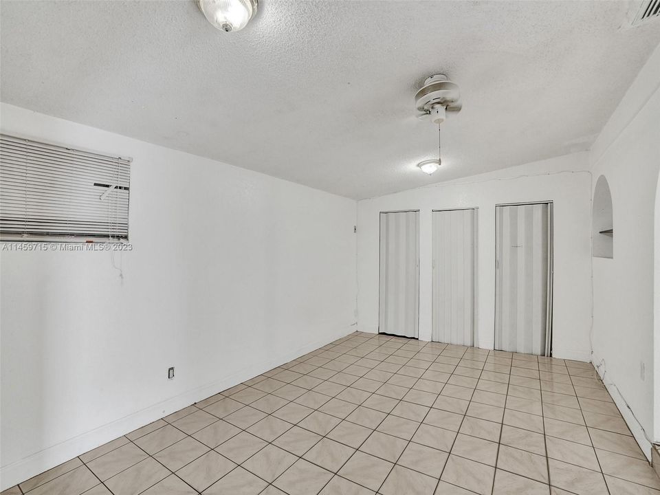 Vendido Recientemente: $430,000 (3 camas, 2 baños, 1258 Pies cuadrados)