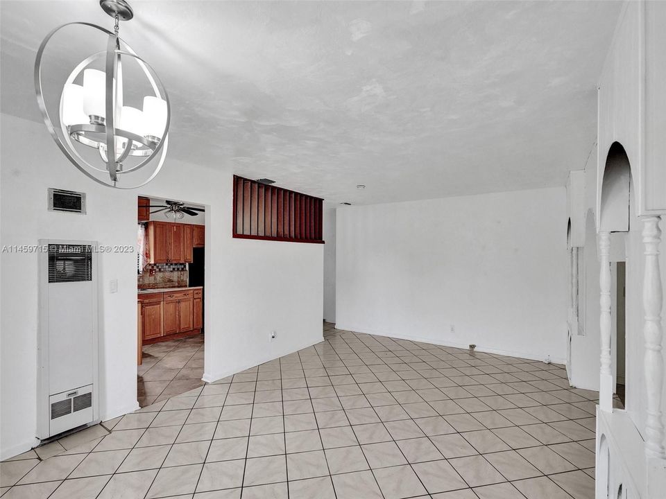 Vendido Recientemente: $430,000 (3 camas, 2 baños, 1258 Pies cuadrados)