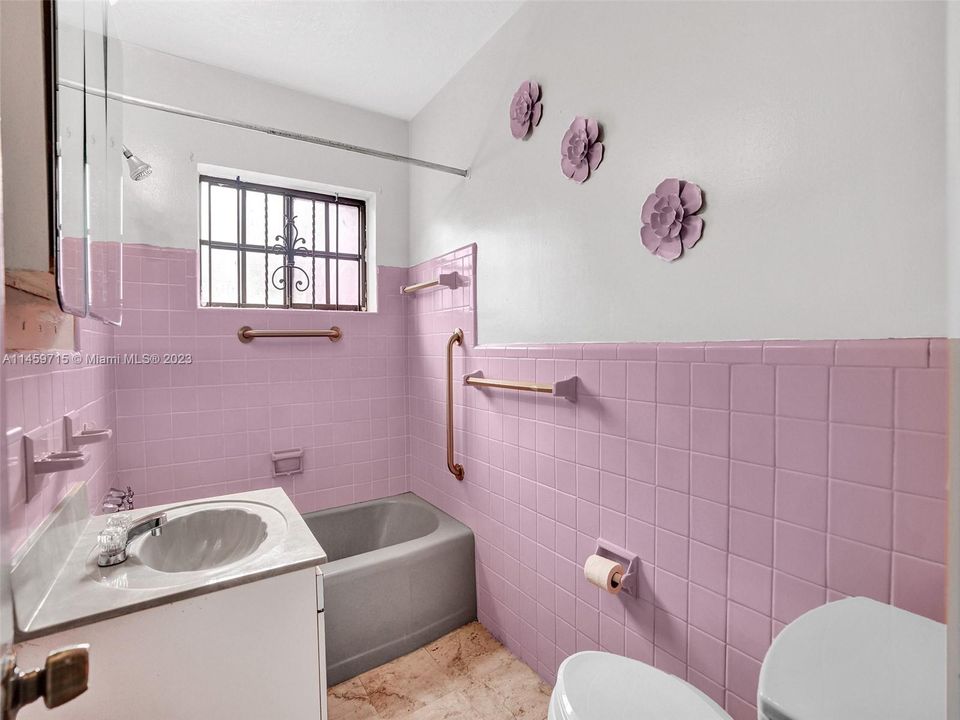 Vendido Recientemente: $430,000 (3 camas, 2 baños, 1258 Pies cuadrados)