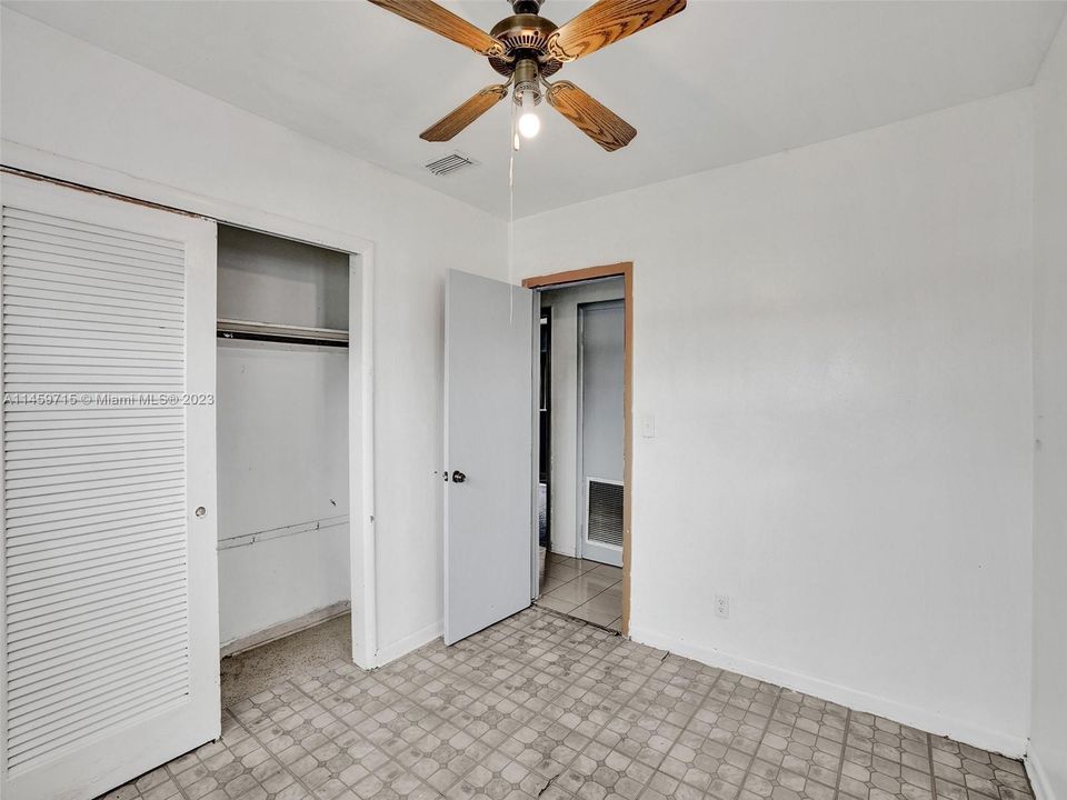 Vendido Recientemente: $430,000 (3 camas, 2 baños, 1258 Pies cuadrados)