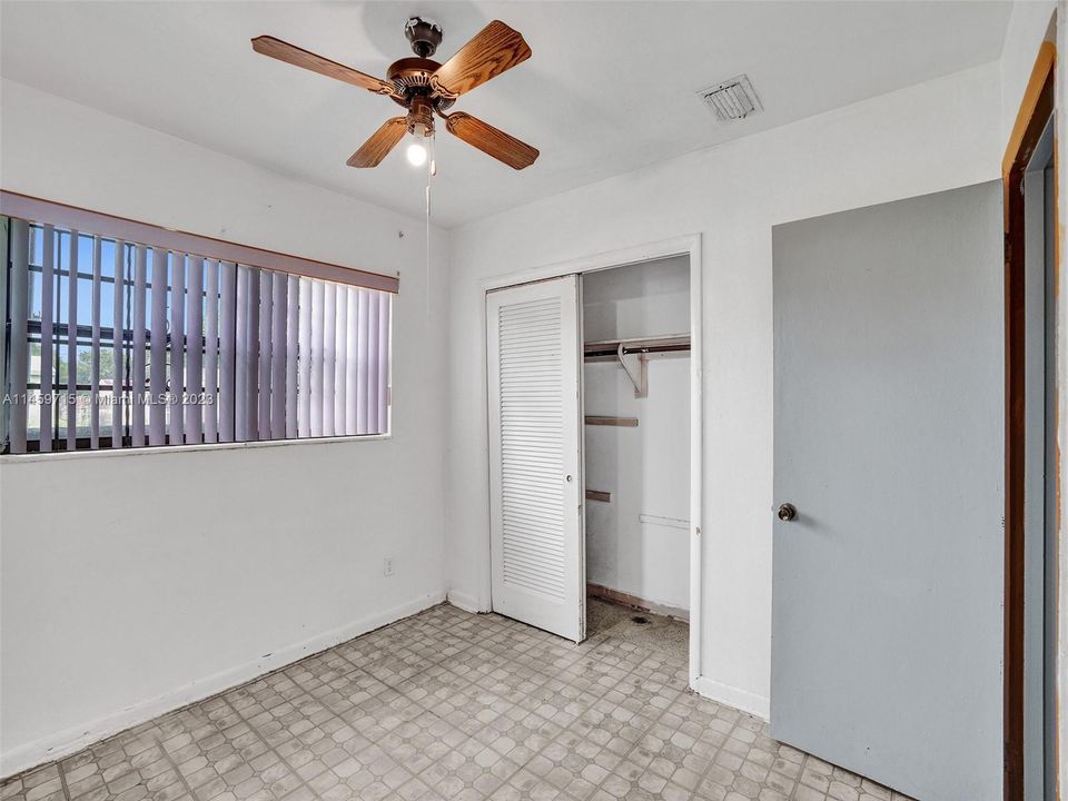 Vendido Recientemente: $430,000 (3 camas, 2 baños, 1258 Pies cuadrados)