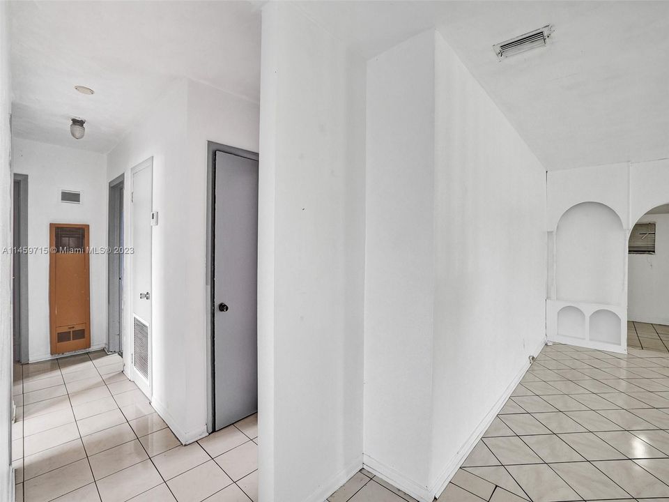 Vendido Recientemente: $430,000 (3 camas, 2 baños, 1258 Pies cuadrados)