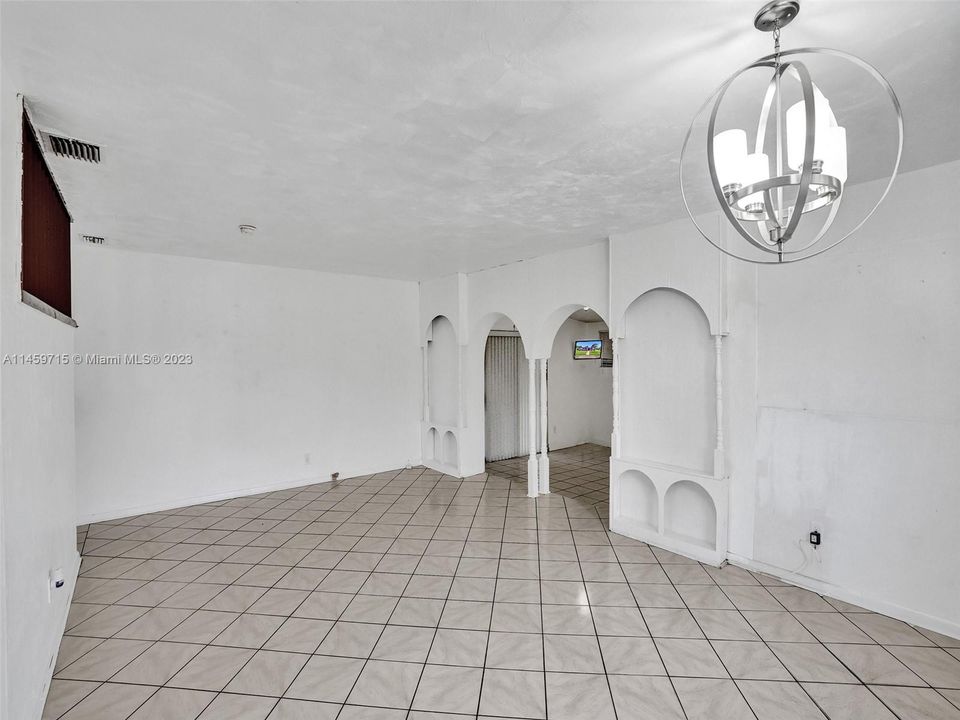 Vendido Recientemente: $430,000 (3 camas, 2 baños, 1258 Pies cuadrados)