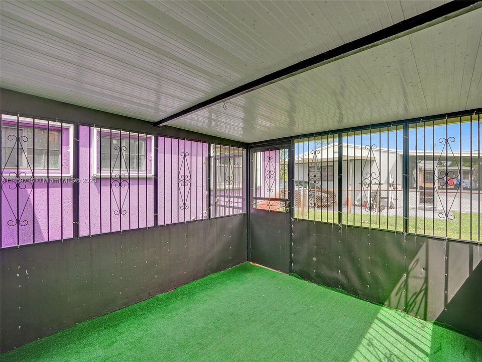 Vendido Recientemente: $430,000 (3 camas, 2 baños, 1258 Pies cuadrados)