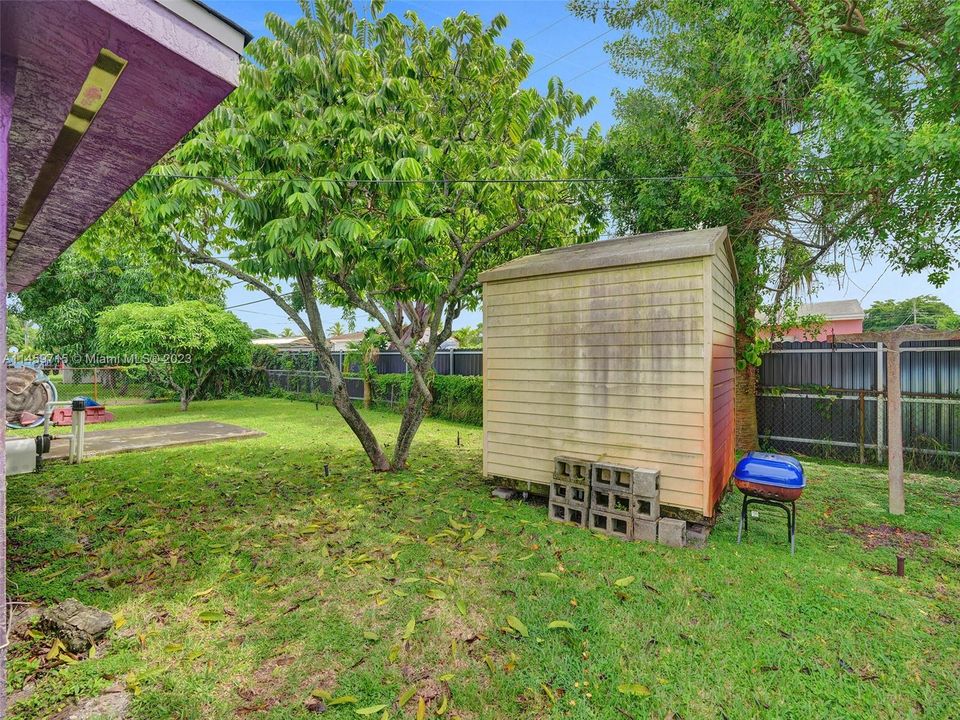 Vendido Recientemente: $430,000 (3 camas, 2 baños, 1258 Pies cuadrados)