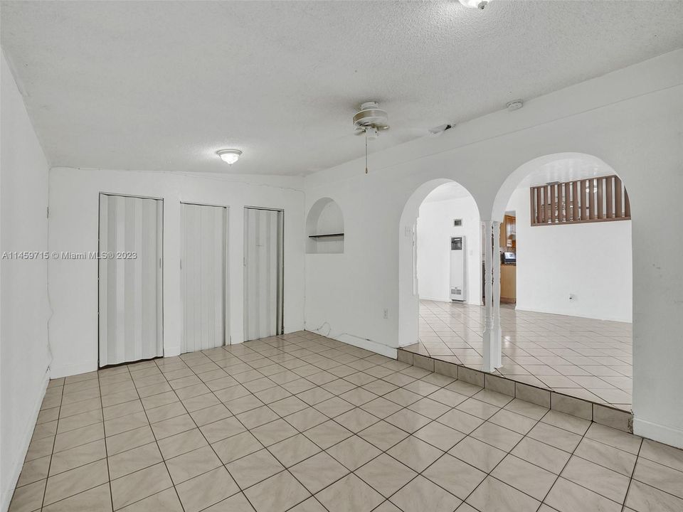 Vendido Recientemente: $430,000 (3 camas, 2 baños, 1258 Pies cuadrados)