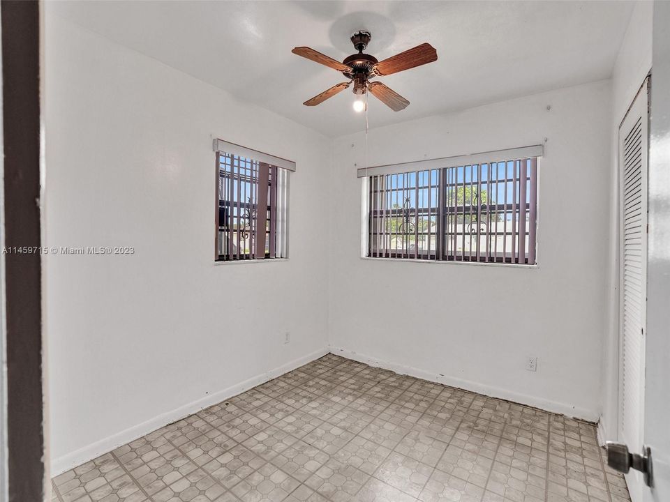 Vendido Recientemente: $430,000 (3 camas, 2 baños, 1258 Pies cuadrados)
