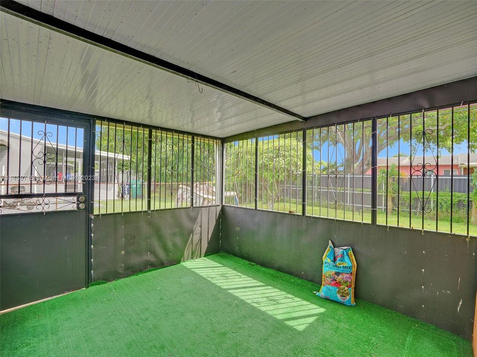 Vendido Recientemente: $430,000 (3 camas, 2 baños, 1258 Pies cuadrados)