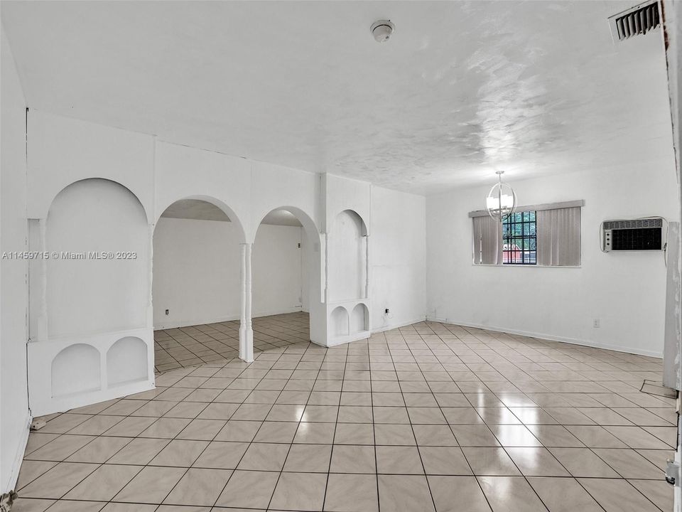 Vendido Recientemente: $430,000 (3 camas, 2 baños, 1258 Pies cuadrados)