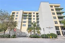 Active With Contract: $284,000 (1 beds, 1 baths, 783 Square Feet)