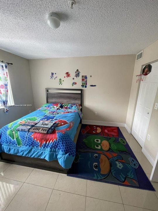 Recently Rented: $2,200 (2 beds, 2 baths, 966 Square Feet)