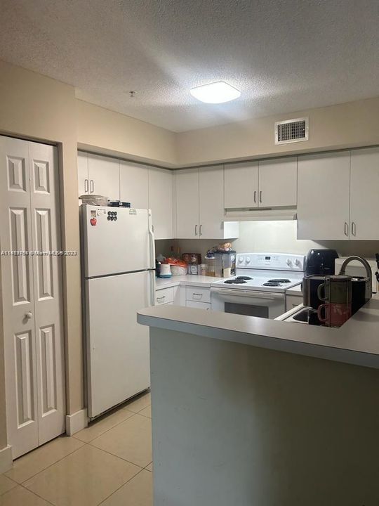 Recently Rented: $2,200 (2 beds, 2 baths, 966 Square Feet)
